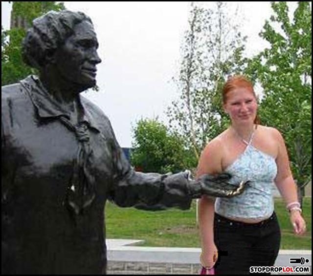 Horny_20statue